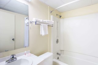 super 8 by wyndham liverpool syracuse north airport