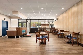 super 8 by wyndham liverpool syracuse north airport