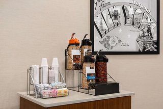 super 8 by wyndham liverpool syracuse north airport