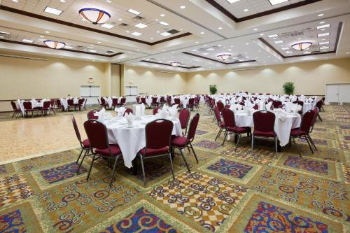 holiday inn and conference center marshfield by ihg