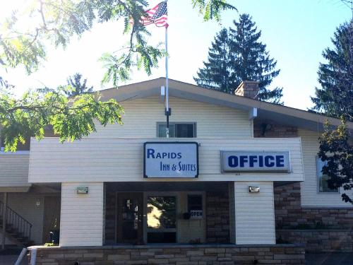 rapids inn and suites