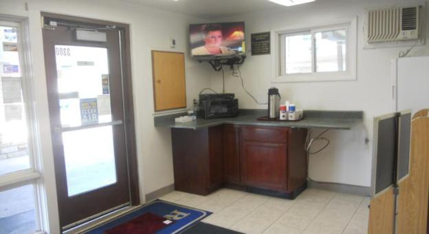 rapids inn and suites