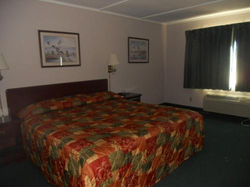 rapids inn and suites