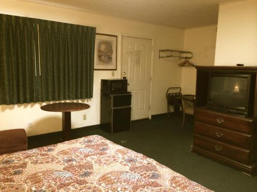 rapids inn and suites