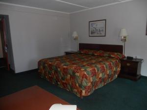 rapids inn and suites
