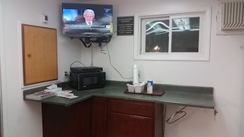 rapids inn and suites