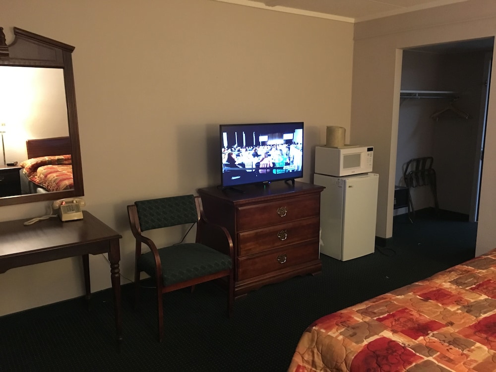 rapids inn and suites