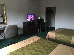 rapids inn and suites