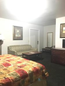 rapids inn and suites