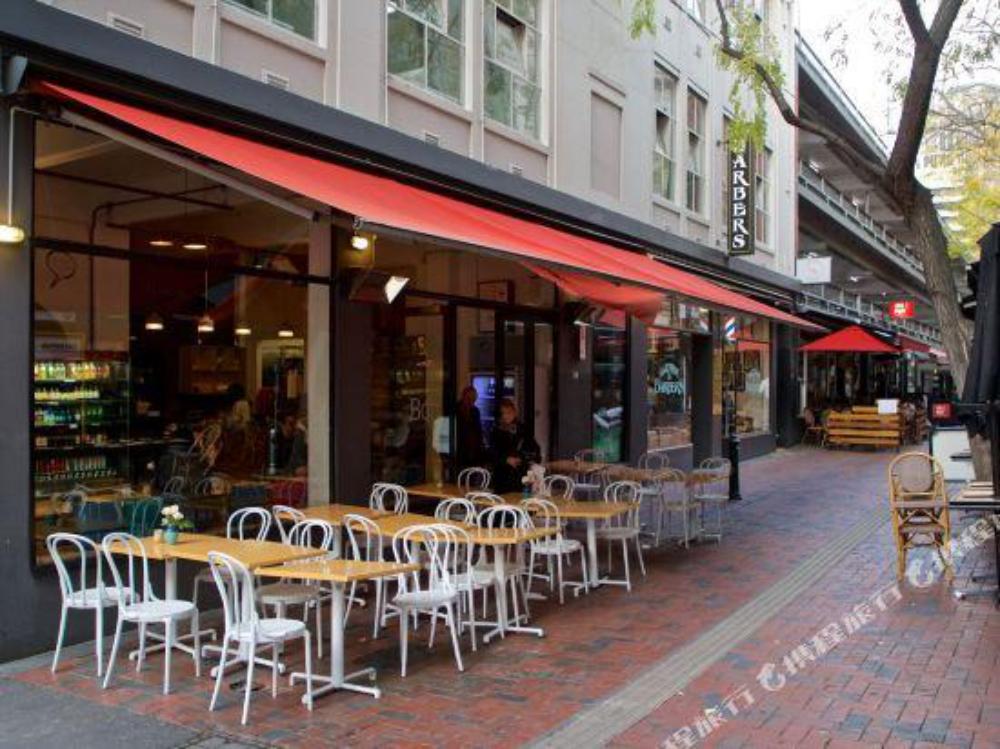 brady apartment hotel hardware lane