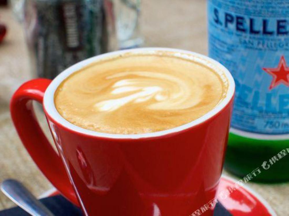 brady apartment hotel hardware lane