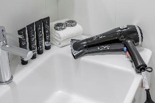 brady apartment hotel hardware lane