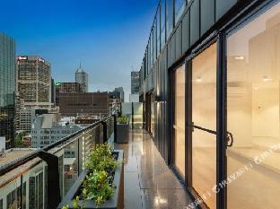 brady apartment hotel hardware lane