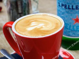 brady apartment hotel hardware lane