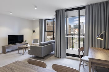 brady apartment hotel hardware lane