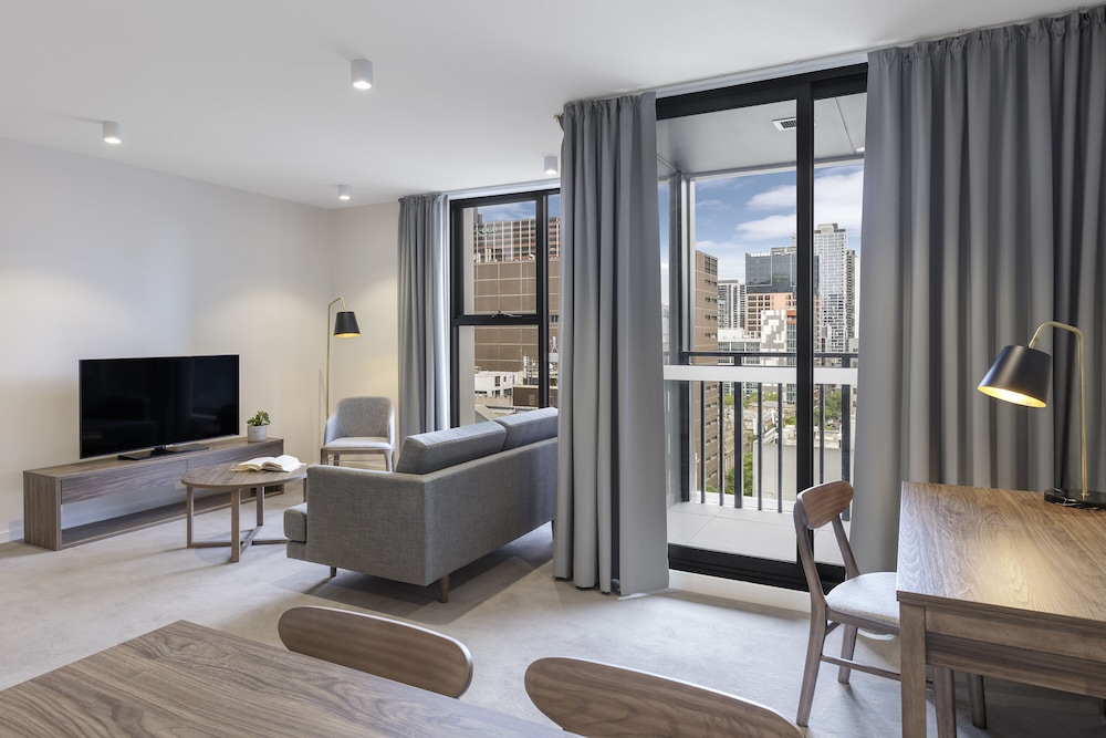 brady apartment hotel hardware lane