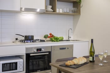 brady apartment hotel hardware lane