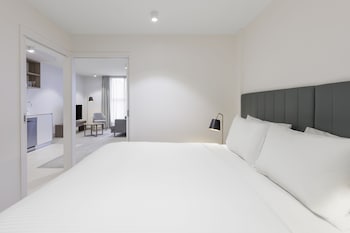 brady apartment hotel hardware lane