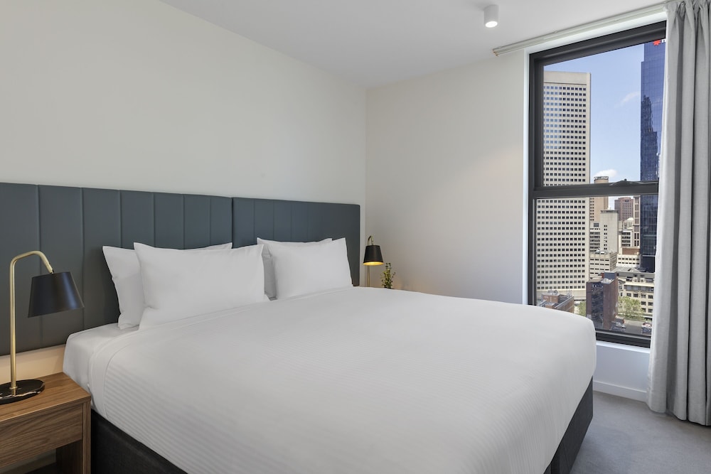 brady apartment hotel hardware lane