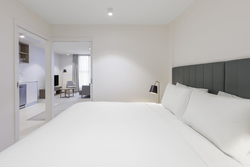 brady apartment hotel hardware lane