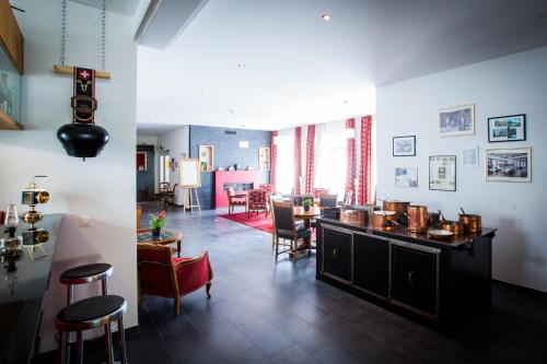 carlton europe vintage adults hotel
