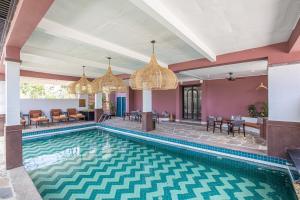 the sierra by the lake