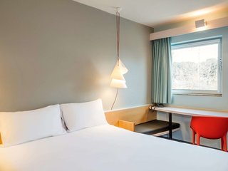Ibis Montelimar Nord,On A River,3 star