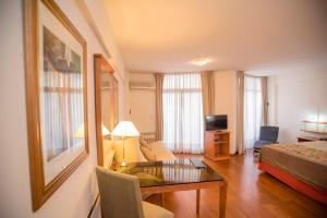 Howard Johnson By Wyndham Rosario,Santa Fe>>Rosario,4 star