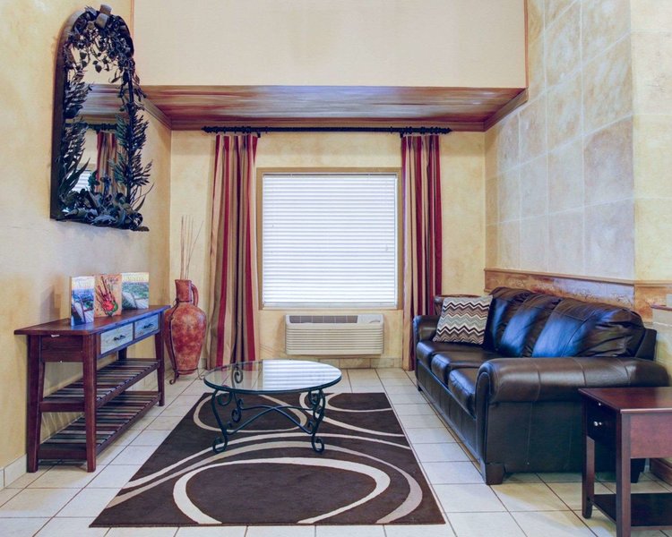 quality inn and suites airport