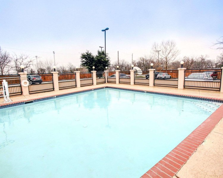 quality inn and suites airport