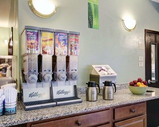 quality inn and suites airport