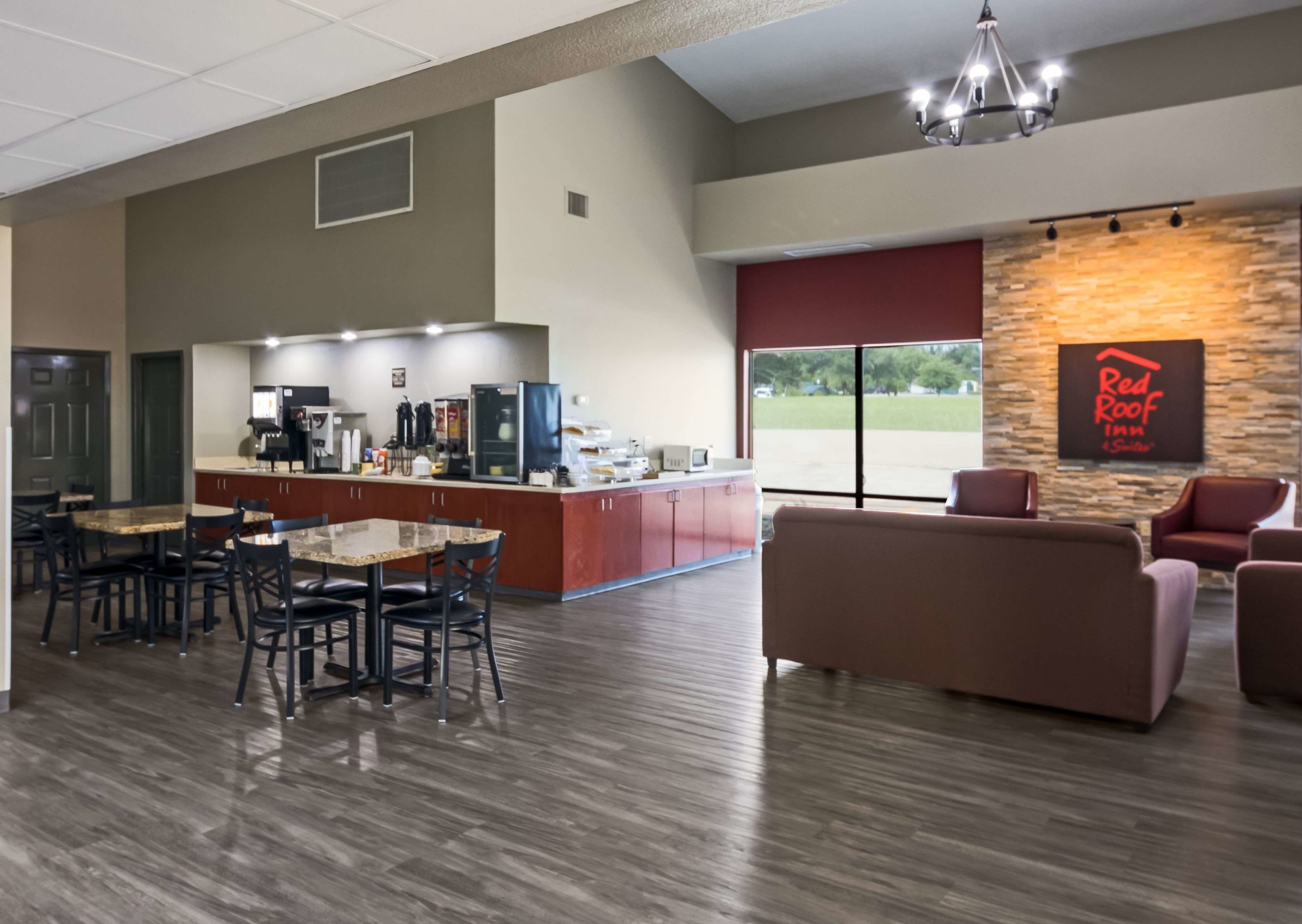 red roof inn and suites austin east manor