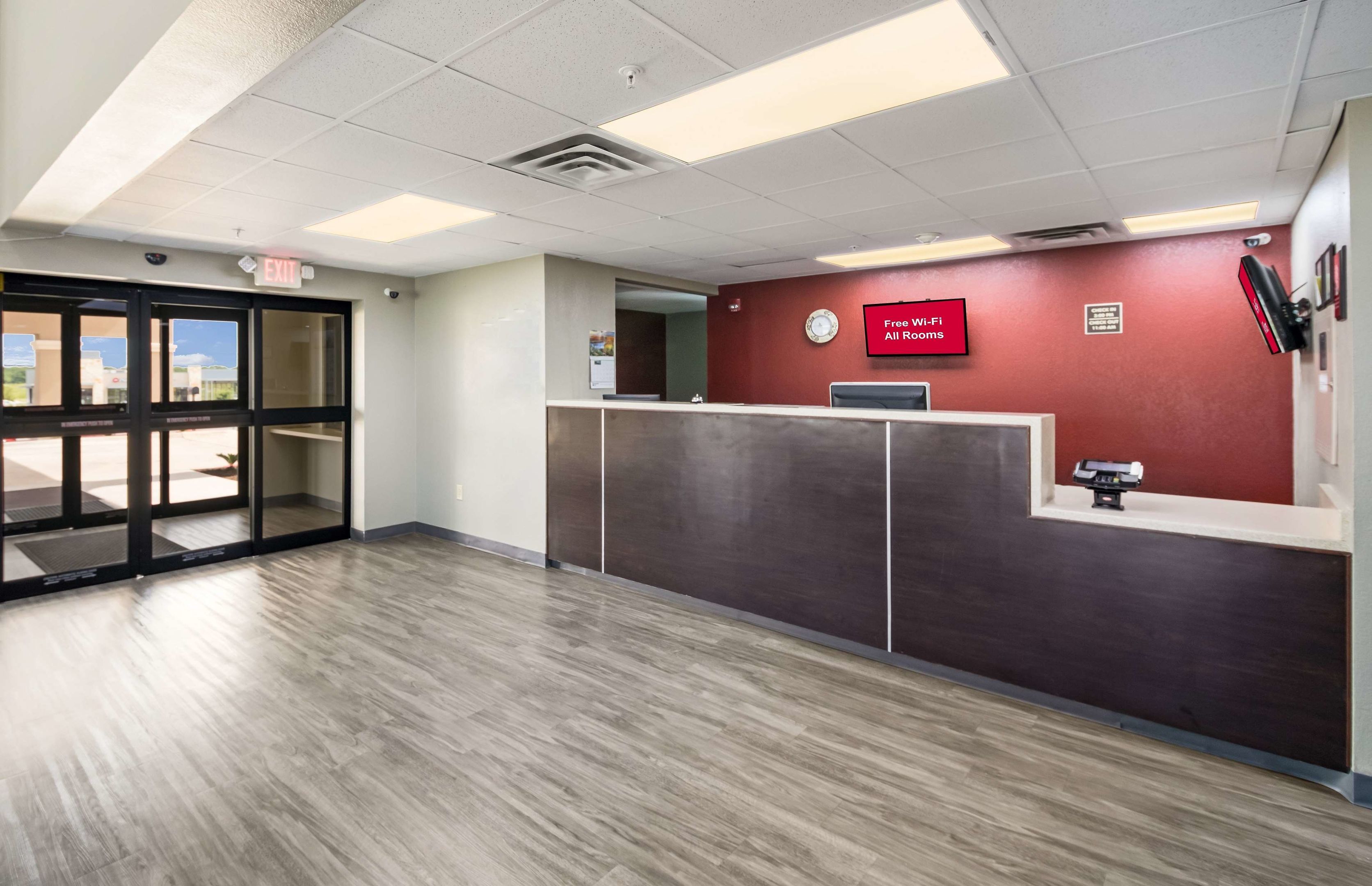 red roof inn and suites austin east manor