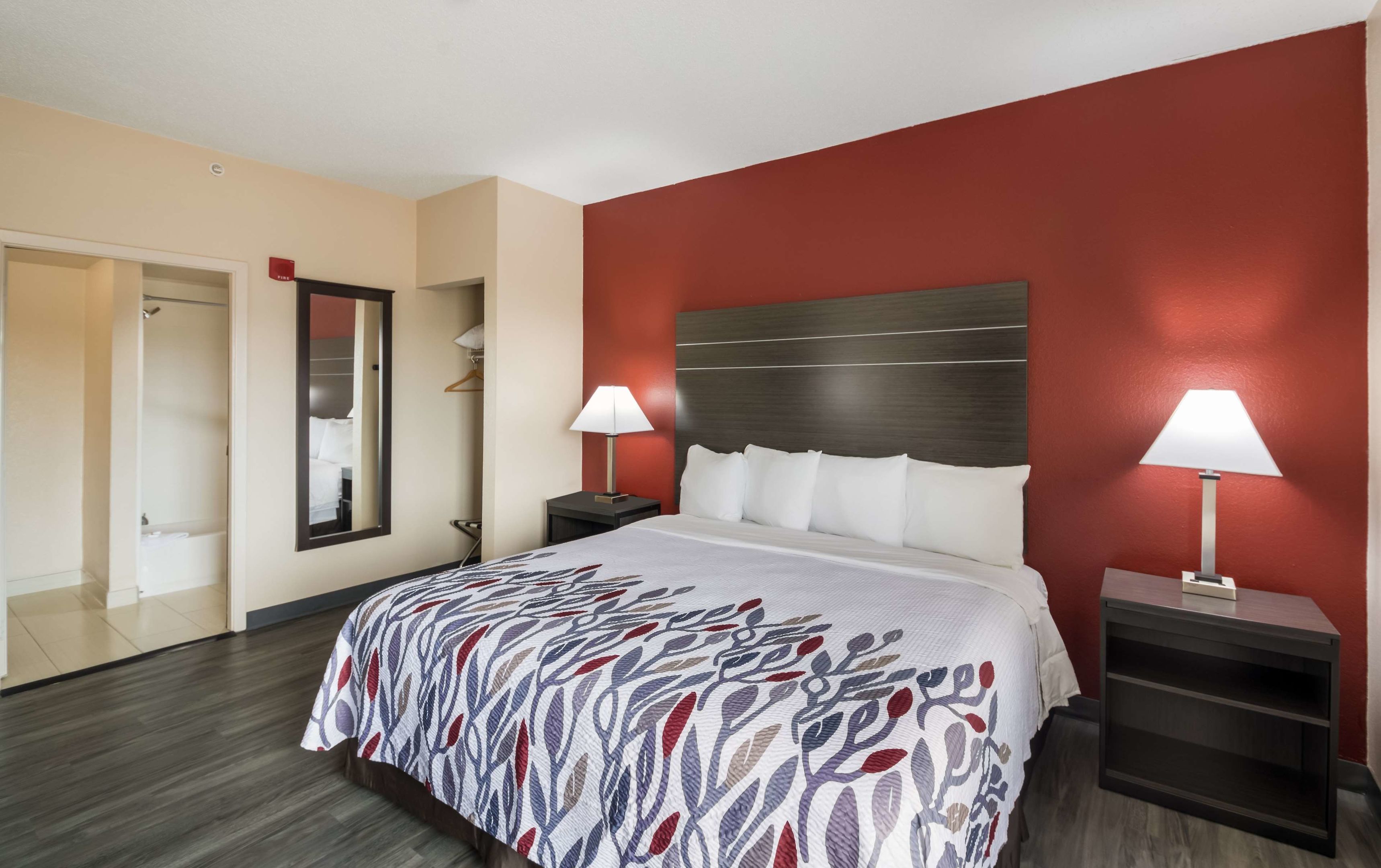 red roof inn and suites austin east manor