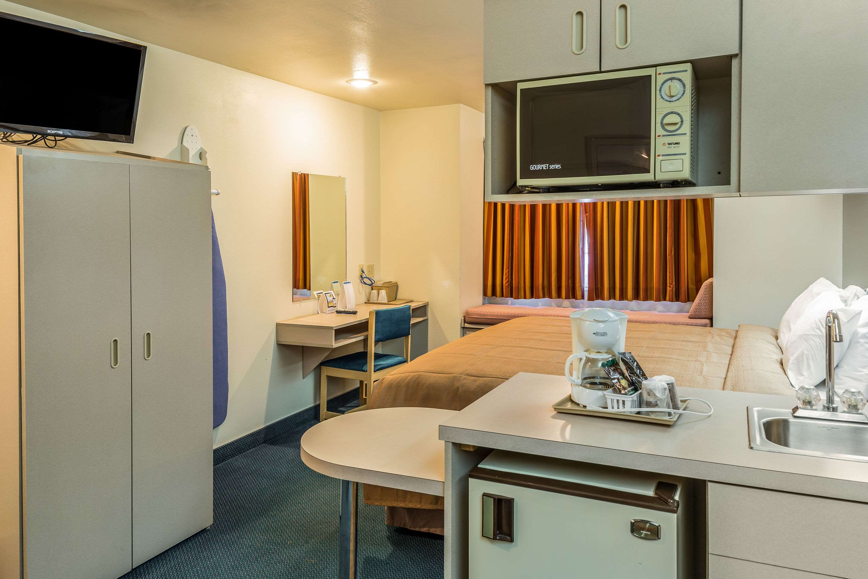 quality inn and suites near nas fallon