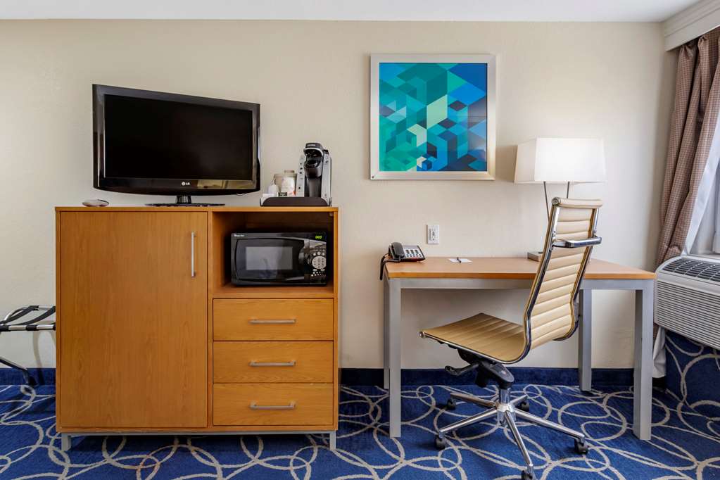 comfort inn and suites houston i 10 west energy corridor