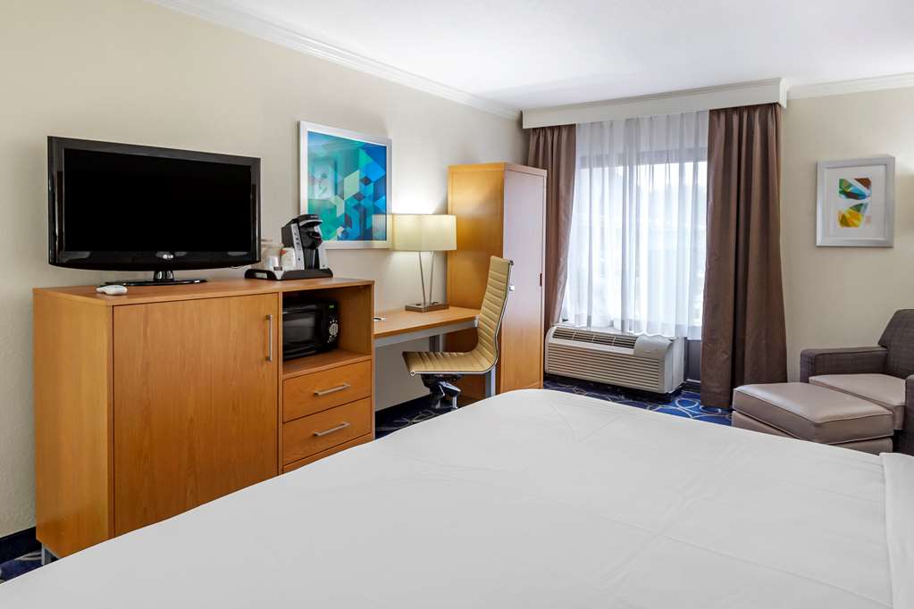 comfort inn and suites houston i 10 west energy corridor