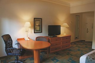 La Quinta Inn & Suites Bush Intercontinental,George Bush Intercontinental Airport>>Downtown Houston,3 star