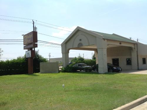 budget host hempstead inn