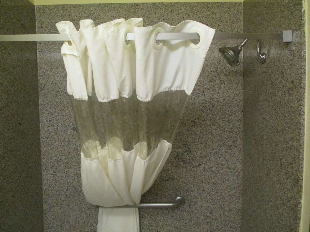 days inn and suites by wyndham sam houston tollway