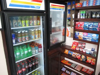 days inn and suites by wyndham sam houston tollway