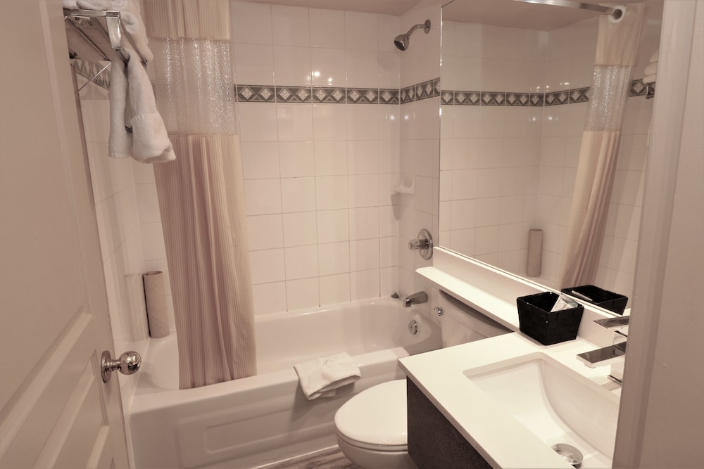 divya sutra suites on robson downtown vancouver