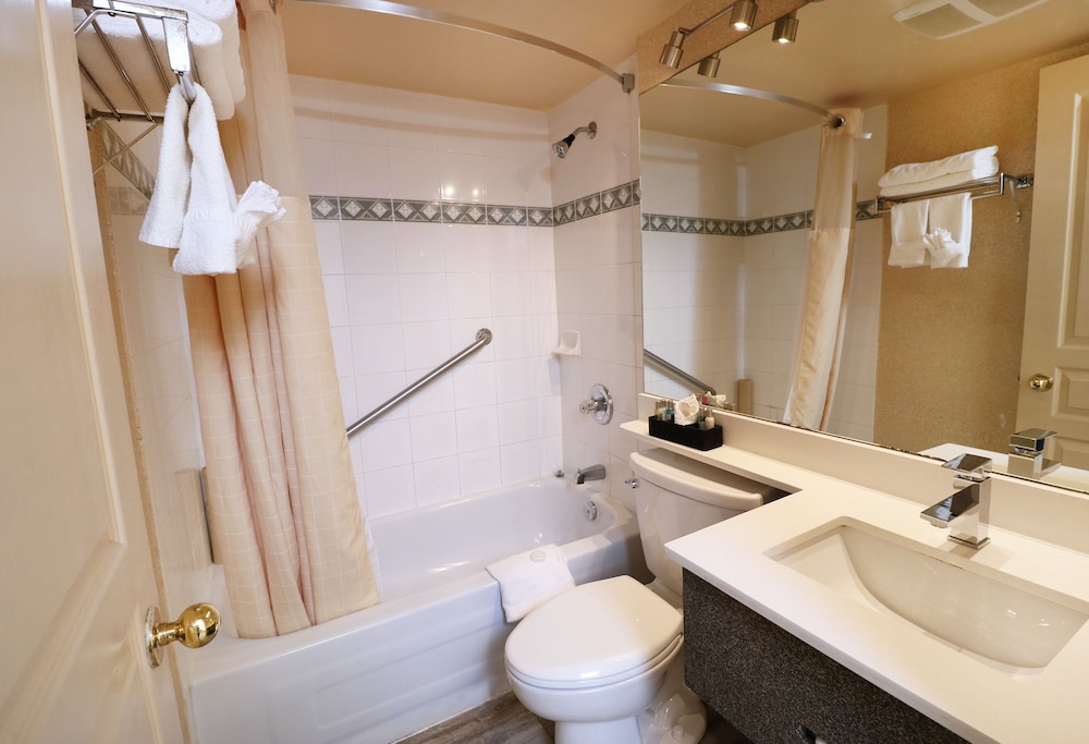 divya sutra suites on robson downtown vancouver