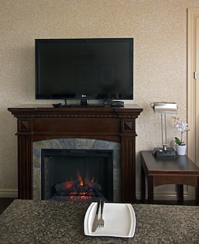 divya sutra suites on robson downtown vancouver