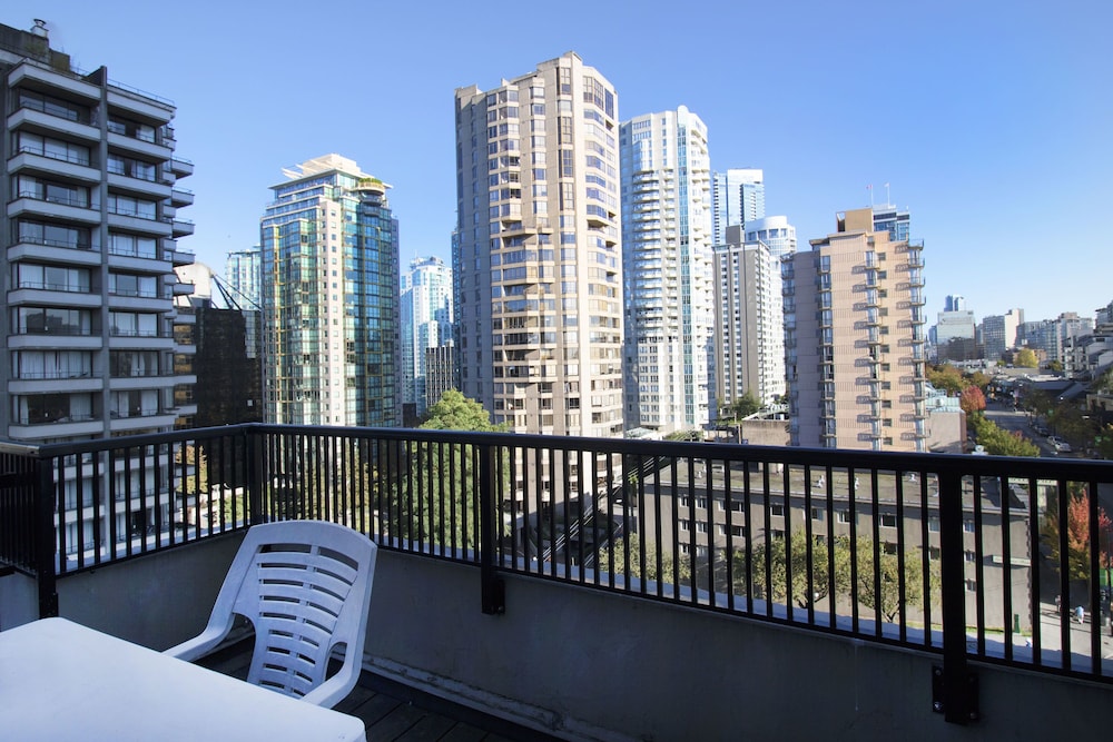 divya sutra suites on robson downtown vancouver