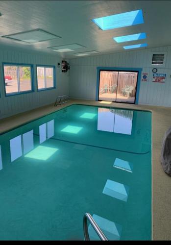 Seabird Lodge,Near Pomo Bluffs Park,4 star