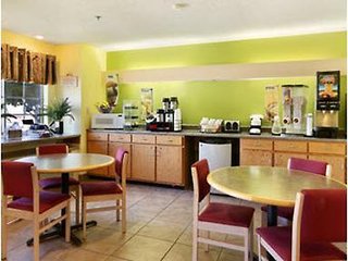 americas best value inn and suites jackson tn