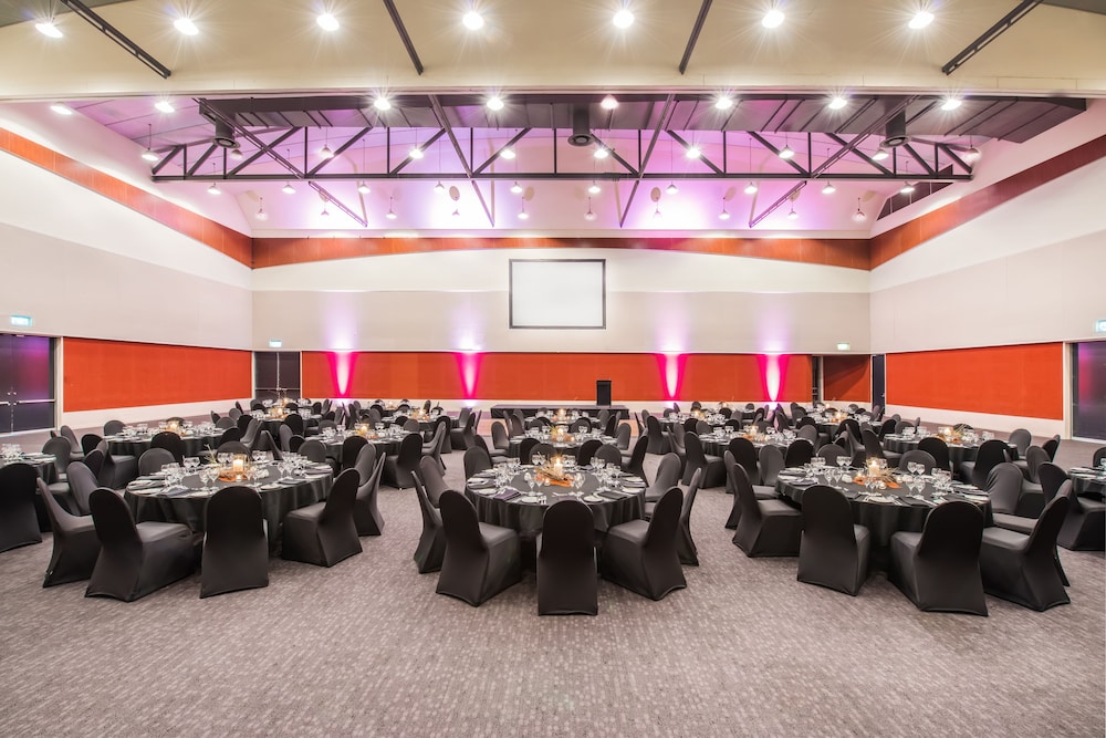 crowne plaza alice springs lasseters by ihg