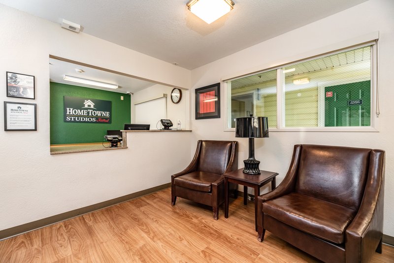 hometowne studios by red roof fresno west