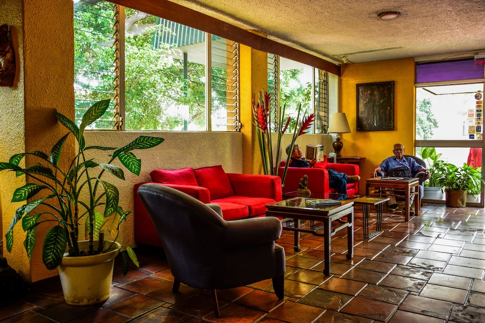 novo hotel and suite